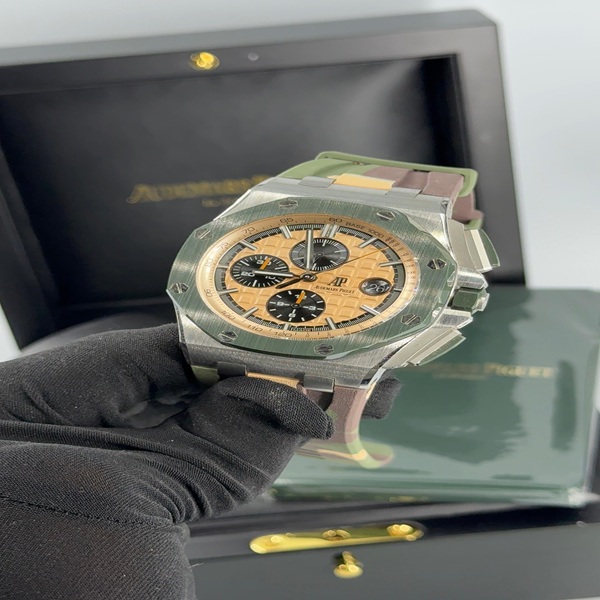 AUDEMARS PIGGUET ROYAL OAK OFFSHORE CHRONOGRAPH CERAMIC BEZEL CAMO NOVELTY 44mm SWISS MOVEMENT