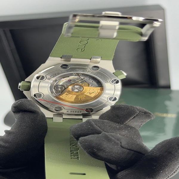 AUDEMARS PIGUET ROYAL OAK OFFSHORE DIVER STAINLESS STEEL/KHAKI GREEN FACE WITH GREEN RUBBER STRAP 41mm SWISS MOVEMENT