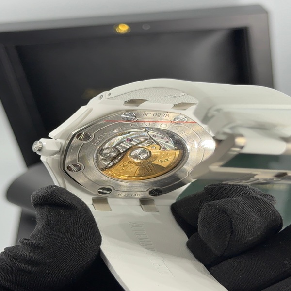 AUDEMARS PIGUET ROYAL OAK OFFSHORE DIVER WHITE CERAMIC WITH WHITE RUBBER STRAP 42mm SWISS MOVEMENT