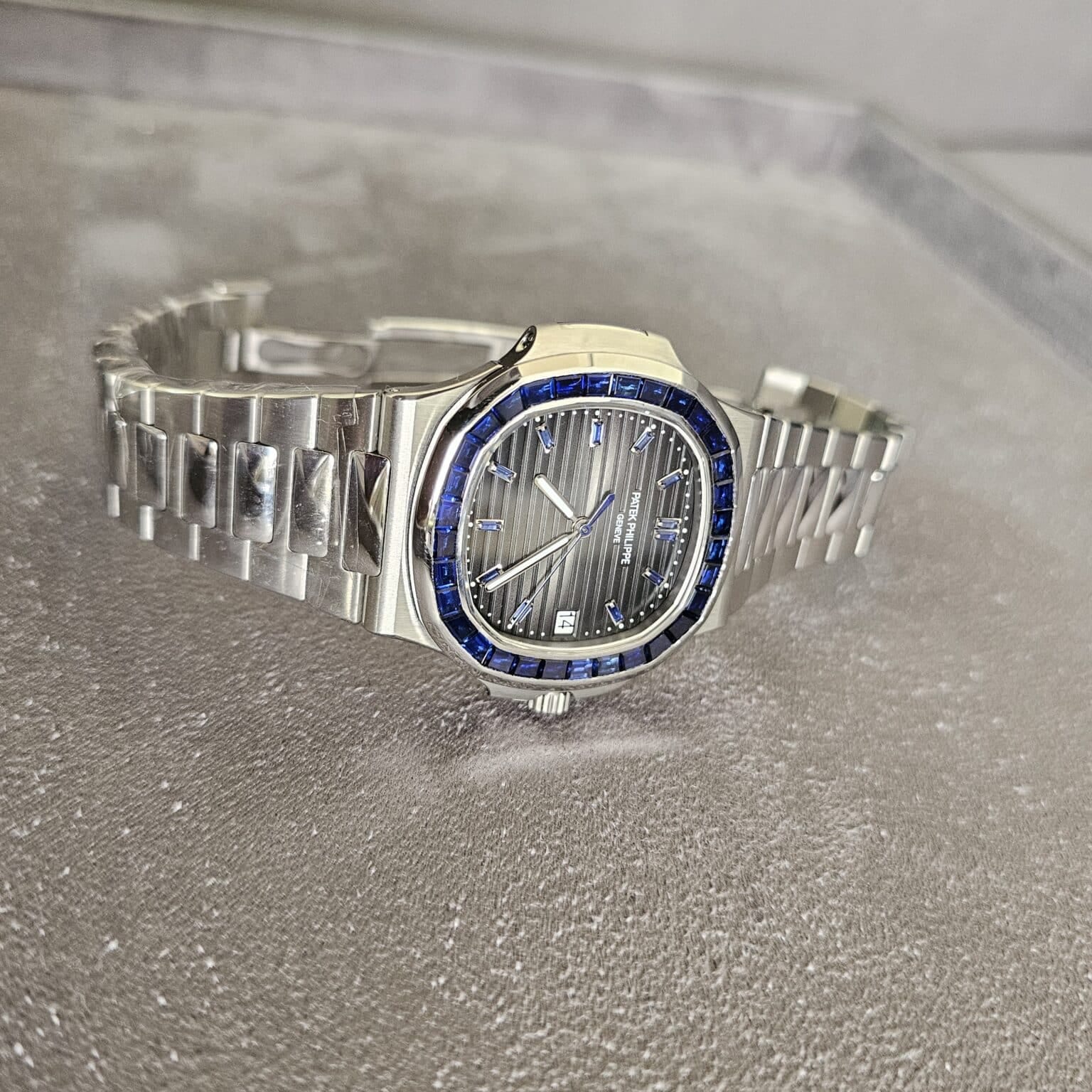 Patek Philippe Nautilus With Blue Saphire In Platinum 5711/111P-001 Super master premium 1:1